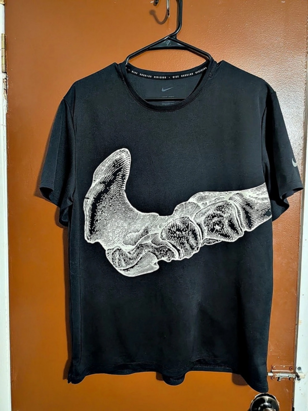 Nike Dri-FIT UV Run Division Miler Graphic T-Shirt Black Medium